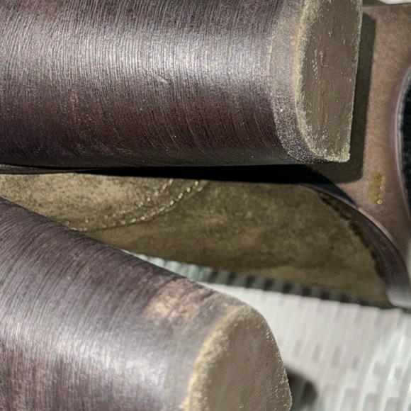 Vince Camuto olive green Peter Pan booties. Hamilton style. - Picture 5 of 8